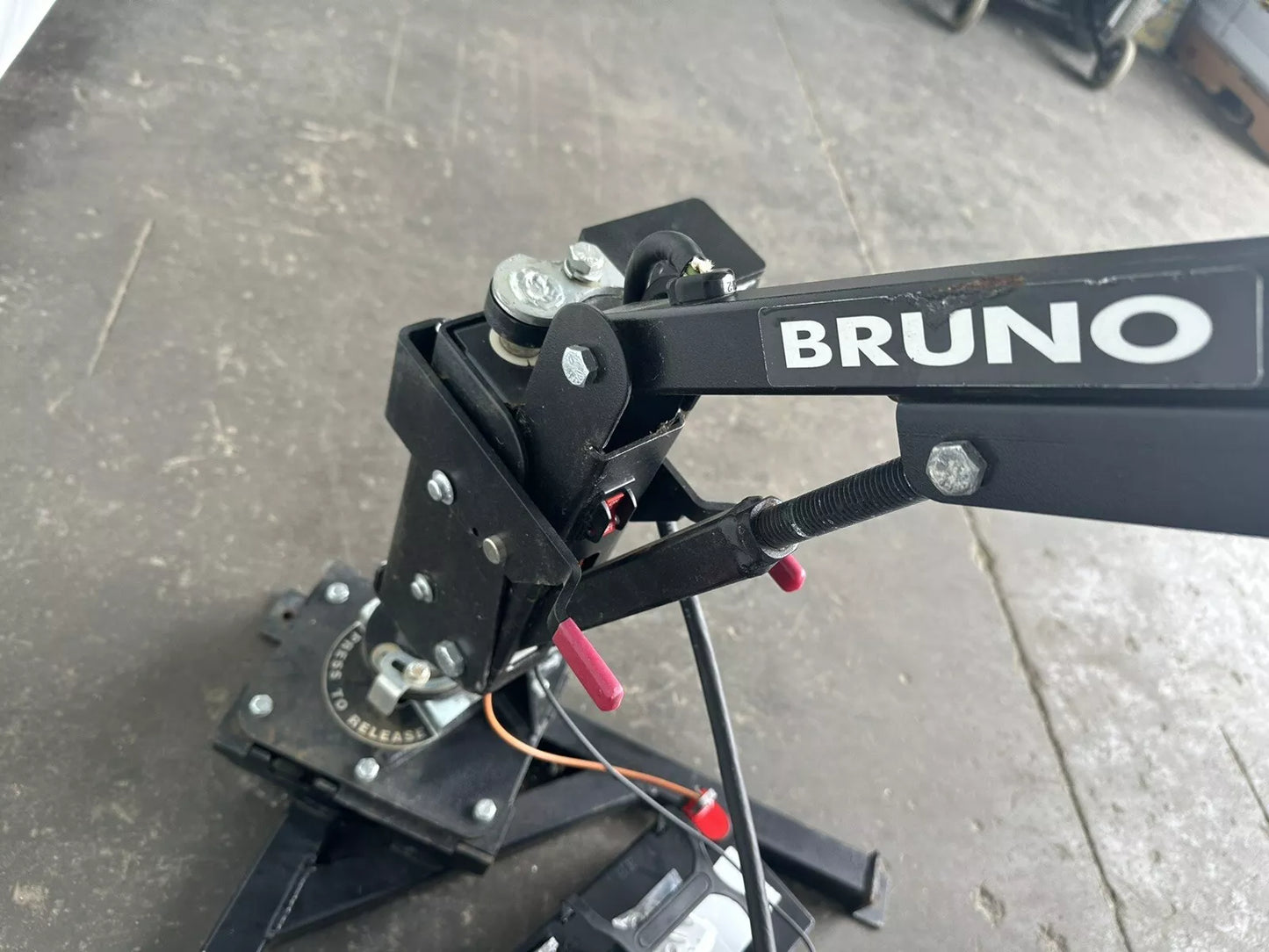 Bruno AWL-150 Curb Sider Power Wheelchair Lift200lbs Capacity Crane Lift no Base