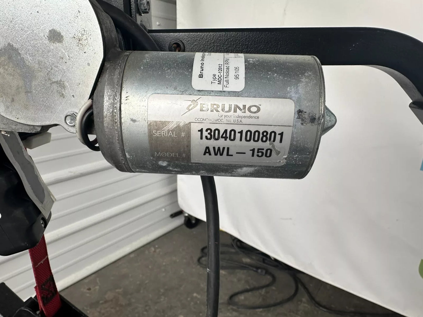 Bruno AWL-150 Curb Sider Power Wheelchair Lift200lbs Capacity Crane Lift no Base
