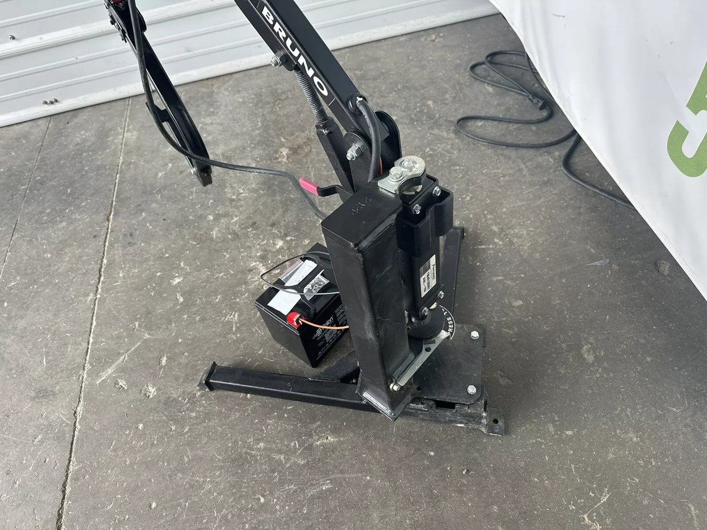 Bruno AWL-150 Curb Sider Power Wheelchair Lift200lbs Capacity Crane Lift no Base